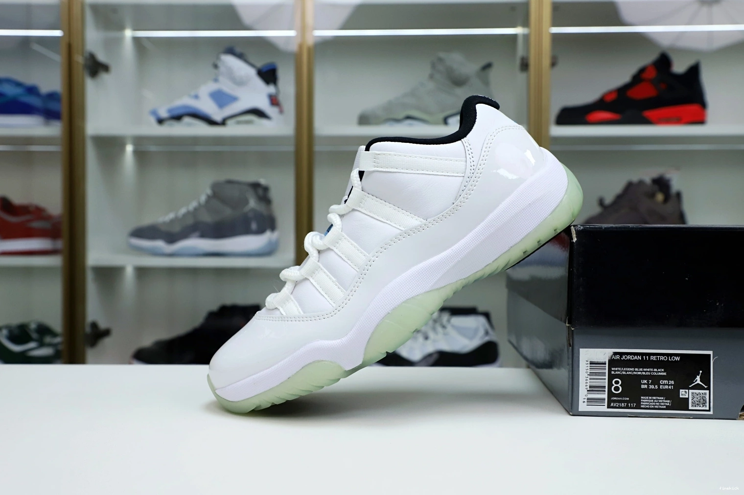 LOW LEGEND BLUE JORDAN 11 RETRO AIR 0831